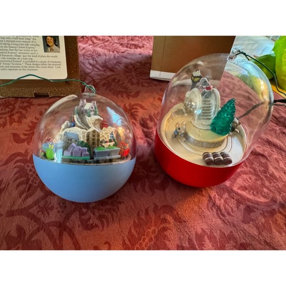 Hallmark Keepsake Ornaments - Blue and Red Magic Light and Motion - Picture 3 of 4